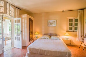 5 bedrooms, free WiFi - Bastide in grimaud (GRIMAUD)