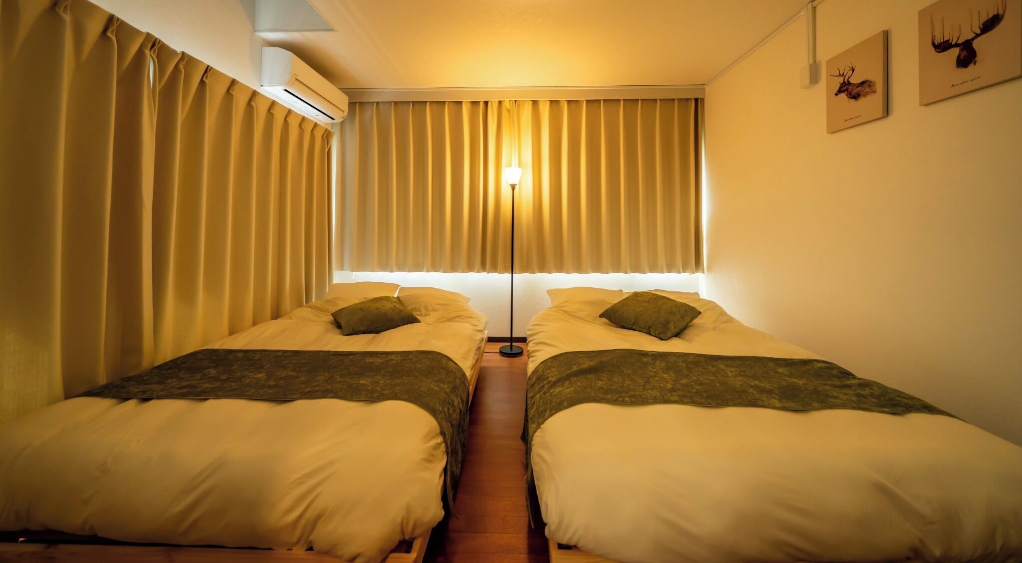 2 habitaciones, escritorio, tabla de planchar con plancha y wifi gratis 