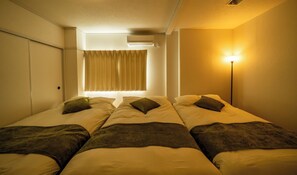 2 habitaciones, escritorio, tabla de planchar con plancha y wifi gratis 