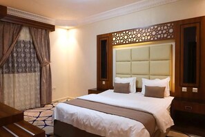 In-room safe, laptop workspace, iron/ironing board - rukn albahiat lilshuqaq almakhduma (Riyadh)