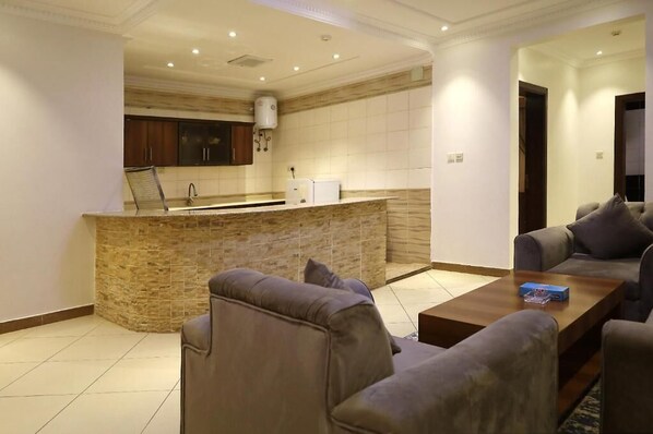 Fridge, microwave - rukn albahiat lilshuqaq almakhduma (Riyadh)