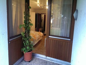 Free WiFi, bed sheets - Studio '4' with Private Terrace and Wi-Fi (Freiburg im Breisgau)
