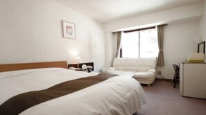 1 habitación, escritorio, tabla de planchar con plancha y wifi gratis 