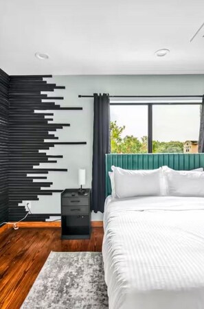 4 bedrooms, iron/ironing board, WiFi, bed sheets