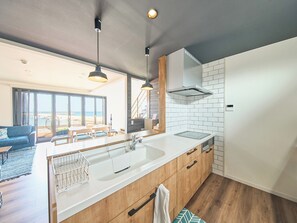 Fridge, microwave, stovetop, cookware/dishes/utensils