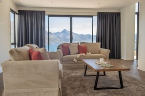 Una Smart TV, una chimenea