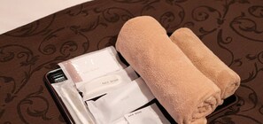 Sèche-cheveux, serviettes fournies