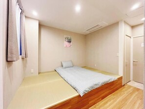 1 bedroom, desk, free WiFi, bed sheets