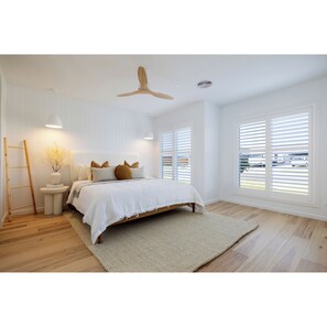 4 slaapkamers, een strijkplank/strijkijzer, reisbedje, wifi