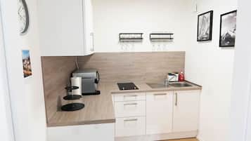 Kühlschrank, Mikrowelle, Herdplatte, Geschirrspüler