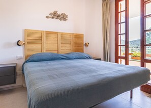 Room - Elia, three-room apartment in Procchio, completely renovated in 2023, with air conditioning, private (Procchio)
