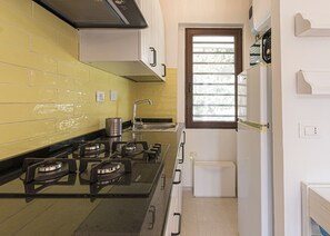 Private kitchen - Elia, three-room apartment in Procchio, completely renovated in 2023, with air conditioning, private (Procchio)
