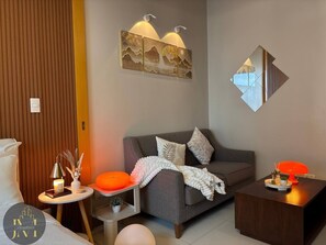 1 habitación, caja de seguridad en la habitación y escritorio 