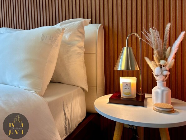 1 室のベッドルーム、セーフティボックス (室内)、デスク、アイロン / アイロン台