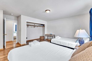 5 habitaciones, escritorio, tabla de planchar con plancha y wifi