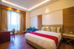 Premium Room, 1 King Bed, Balcony