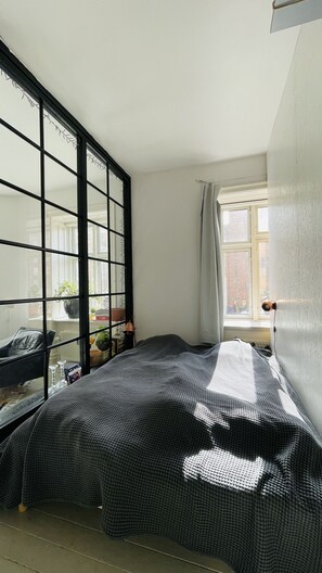 2 bedrooms, iron/ironing board, travel cot, free WiFi