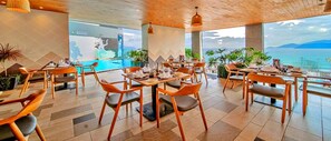 Desayuno buffet todos los días (con cargo)