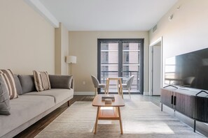 Télévision, chaîne hi-fi