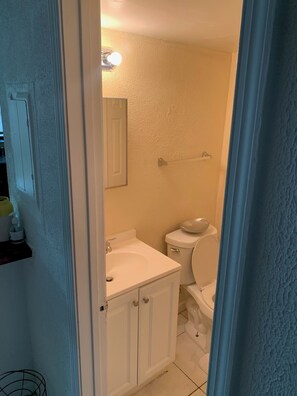 Asciugacapelli, asciugamani, sapone, shampoo