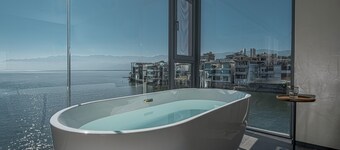 Mangshu Taotangzhiqiu Seaview Hotel