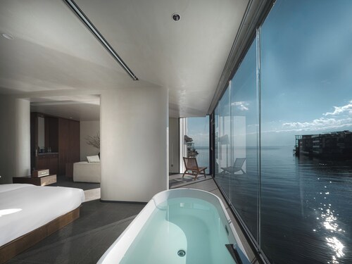 Mangshu Taotangzhiqiu Seaview Hotel