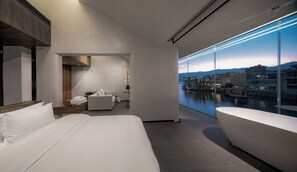 Luxury Double Room, Ocean View | In-room safe, desk, laptop workspace, free WiFi - Mangshu Taotangzhiqiu Seaview Hotel (Dali)