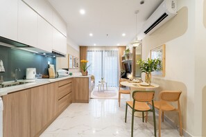 Fridge, microwave, stovetop, dishwasher