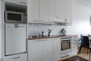 Fridge, microwave, oven, stovetop - Sauna and Free Parking (Tampere)