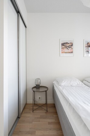 1 chambre, bureau, fer et planche à repasser, accès au Wi-Fi (inclus)