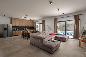 Family Villa, Multiple Bedrooms (Villa Claudio) | Living area | 21-inch flat-screen TV with digital channels - Villa Claudio (Vodice)