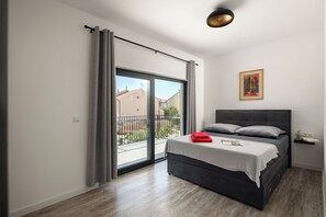 Family Villa, Multiple Bedrooms (Villa Claudio) | 6 bedrooms, free WiFi, bed sheets - Villa Claudio (Vodice)