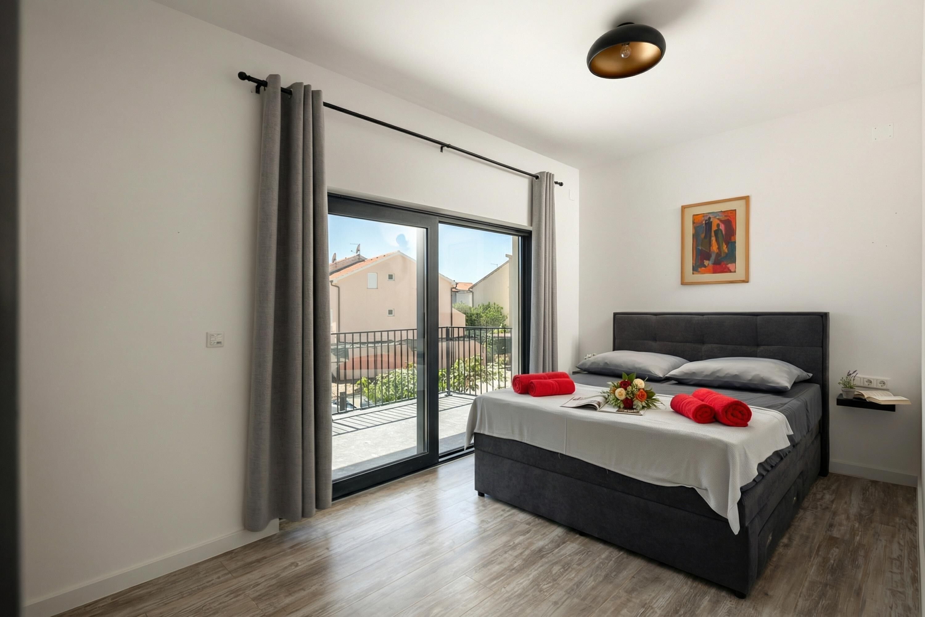 6 عدّة غرف نوم وواي فاي مجانًا وملاءات أسرّة