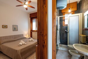 Family Apartment, Multiple Bedrooms (Casa Torre San Giovanni Near the Sea) | Bathroom | Shower, bidet, towels, soap - Casa Torre San Giovanni Near the Sea (Ugento)