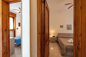 Familjelägenhet - flera sovrum (Casa Torre San Giovanni Near the Sea) | 2 sovrum och sängkläder