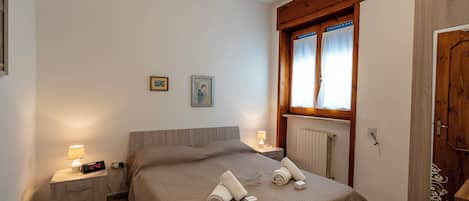 Familienapartment, Mehrere Schlafzimmer (Casa Torre San Giovanni Near the Sea) | 2 Schlafzimmer, BettwÀsche