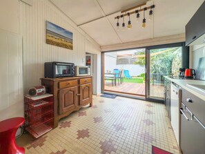 Fridge, microwave, oven, dishwasher - Pleasant holiday home - Arago district - 5 people (Les Sables-d´Olonne)