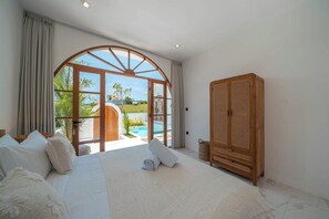 3 chambres, fer et planche à repasser, Wi-Fi, draps fournis
