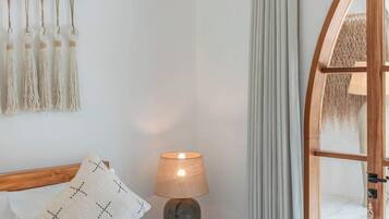 4 habitaciones, tabla de planchar con plancha, wifi y ropa de cama