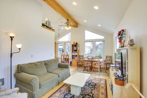 TV, DVD player, books, video library - 1 Block to Twin Rocks Beach: Pet-Friendly Cottage (Rockaway Beach)