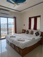 Desk, laptop workspace, WiFi (free), bed sheets