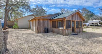 Near Steinhatchee River: Studio w/ Screened Porch!