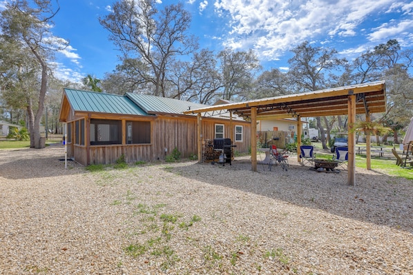 Property grounds - Near Steinhatchee River: Studio w/ Screened Porch! (Steinhatchee)