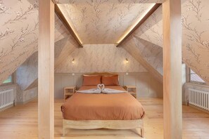 3 bedrooms, desk, iron/ironing board, WiFi