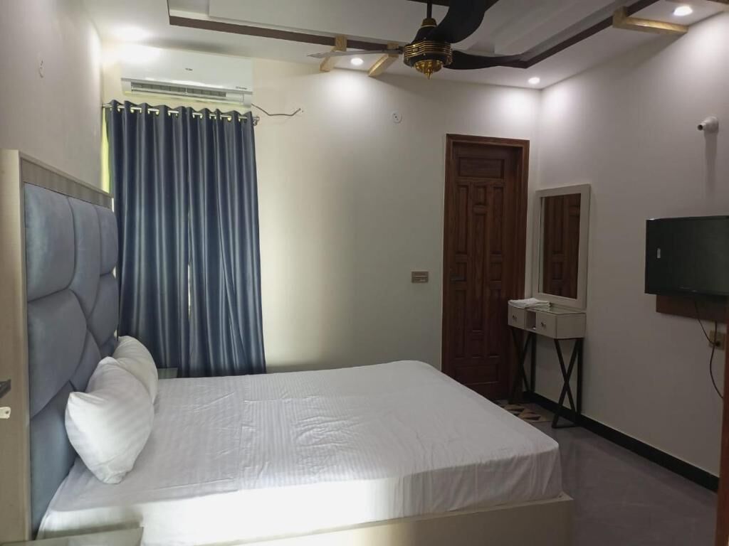 Standard Double or Twin Room, City View | Free WiFi