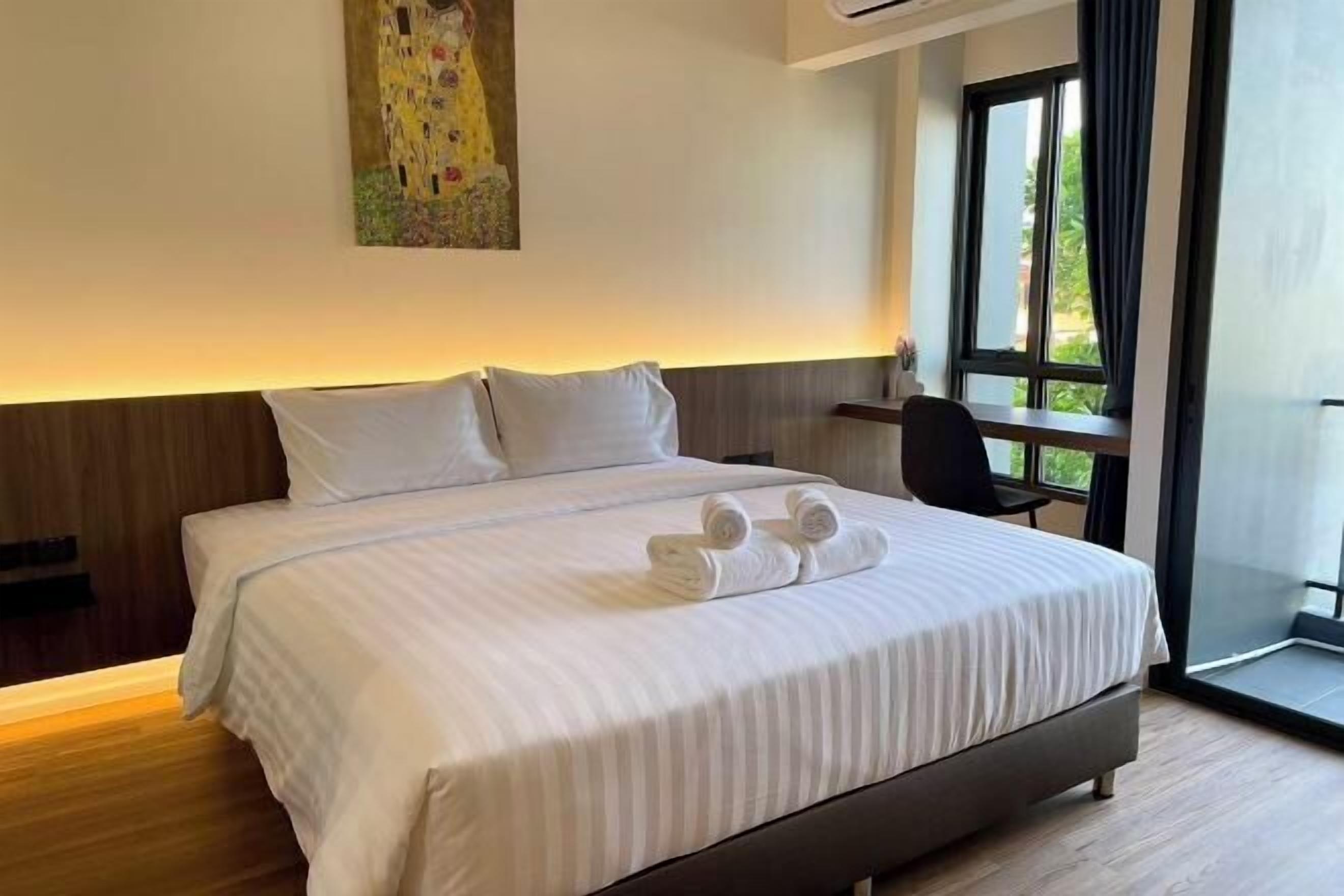 Minibar, skrivebord, lydisolert og wi-fi (inkludert)