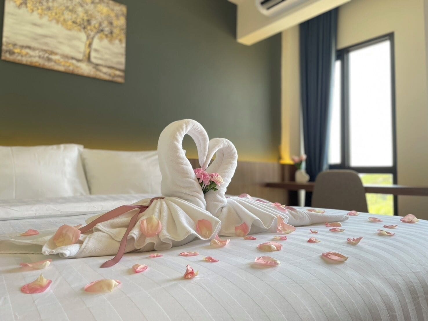 มินิบาร์, โต๊ะทำงาน, ห้องเก็บเสียง, Wi-Fi ฟรี