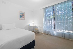 3 bedrooms, desk, iron/ironing board, WiFi