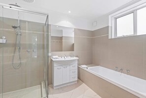 Shower, hair dryer, towels