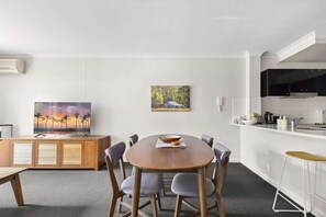 Unclassified image, 2 of 14, button - Spacious 2-Bed Apartment in Heart of Leura (Leura)
